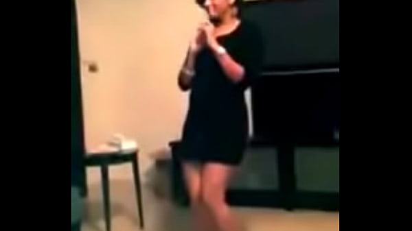 A Moroccan dances for a Saudi and sucks his cock