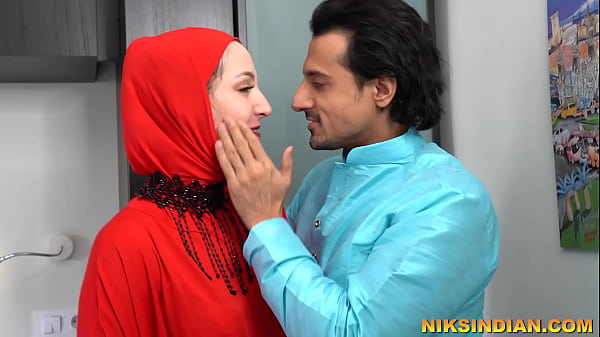 got her pussy licked from a foreign man while passing through her husband's house.